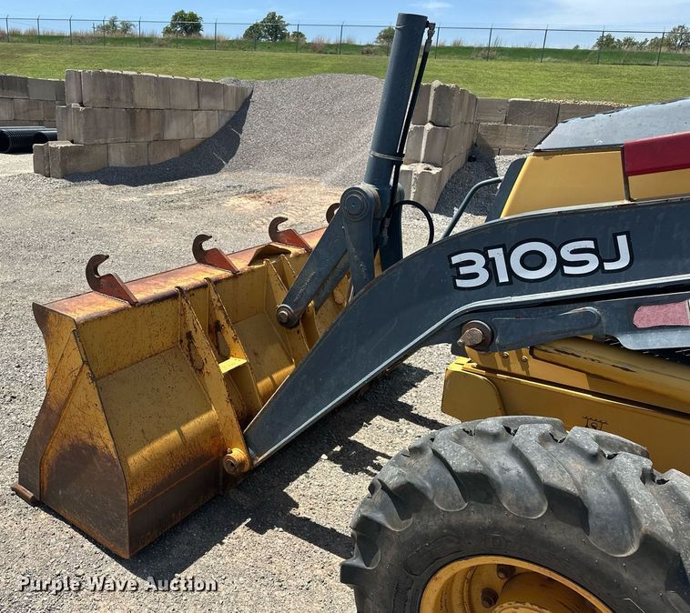 image for item EJ8680 2008 John Deere 310SJ backhoe