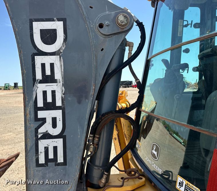 image for item EJ8680 2008 John Deere 310SJ backhoe
