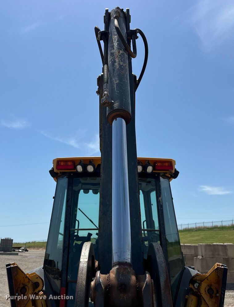 image for item EJ8680 2008 John Deere 310SJ backhoe
