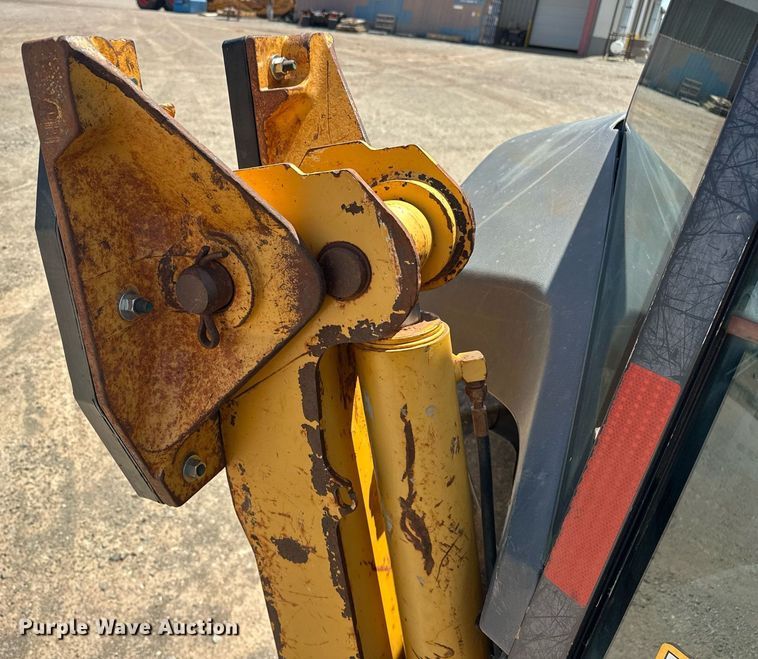 image for item EJ8680 2008 John Deere 310SJ backhoe