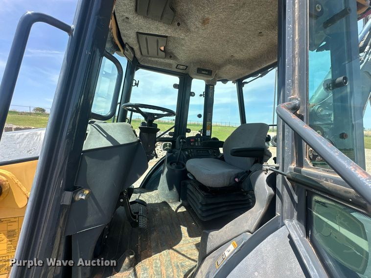 image for item EJ8680 2008 John Deere 310SJ backhoe