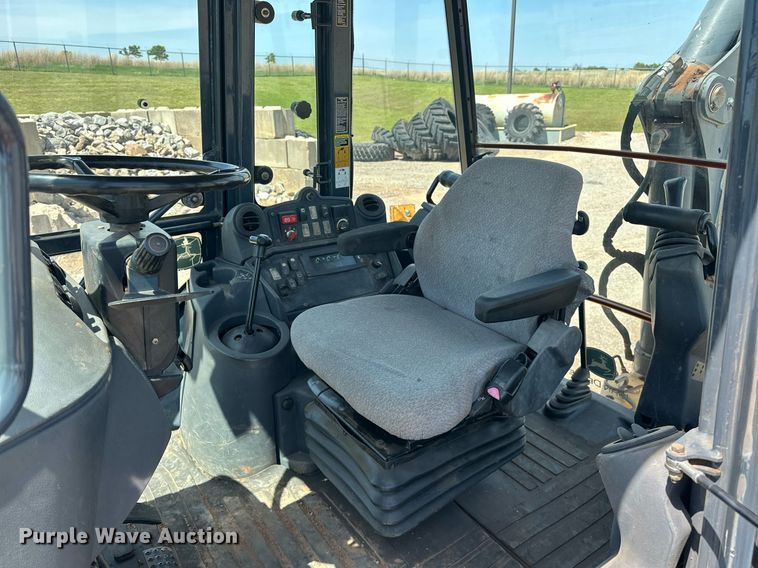 image for item EJ8680 2008 John Deere 310SJ backhoe