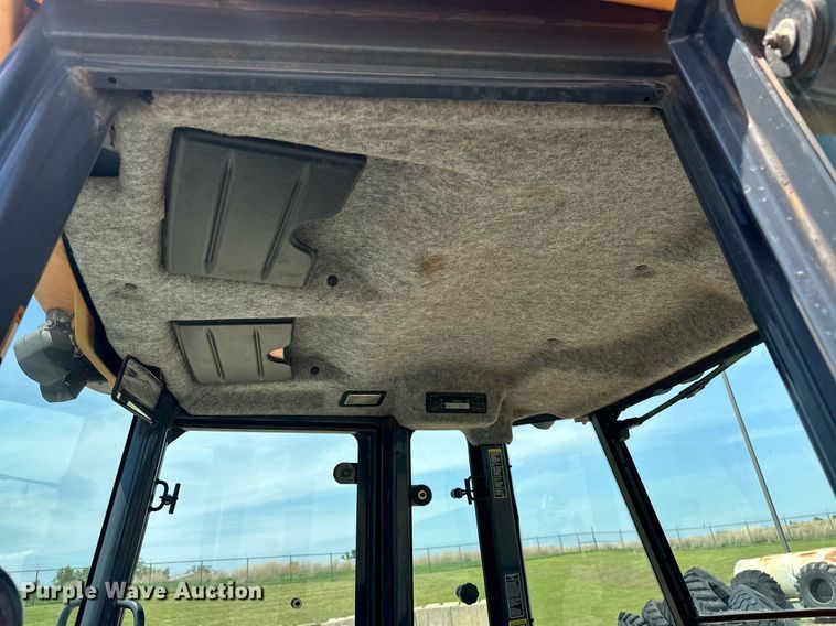 image for item EJ8680 2008 John Deere 310SJ backhoe