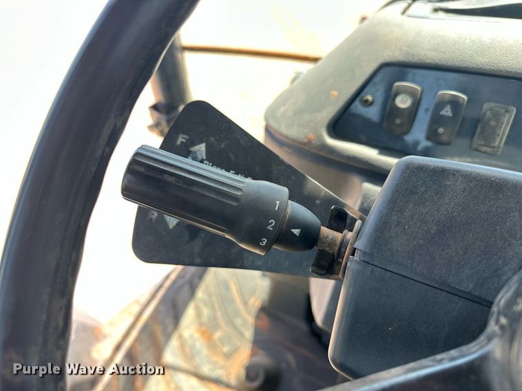 image for item EJ8680 2008 John Deere 310SJ backhoe