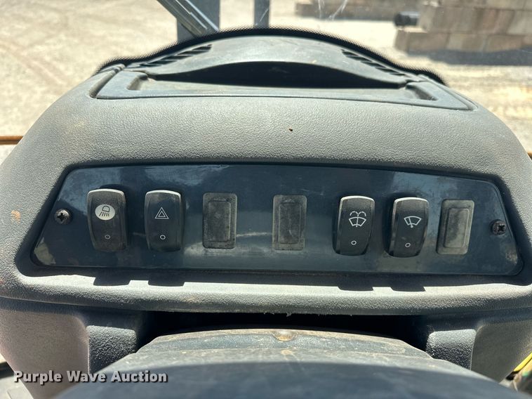 image for item EJ8680 2008 John Deere 310SJ backhoe