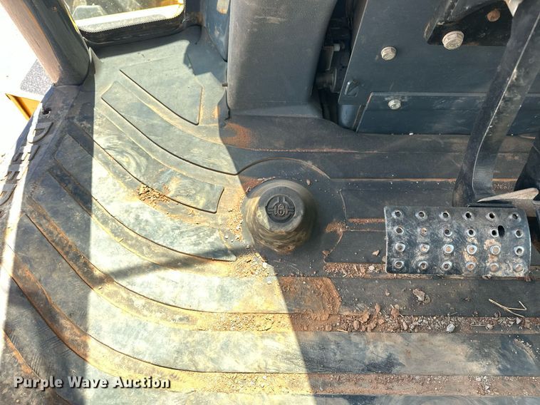 image for item EJ8680 2008 John Deere 310SJ backhoe