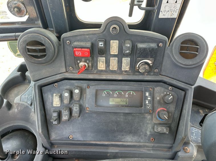 image for item EJ8680 2008 John Deere 310SJ backhoe