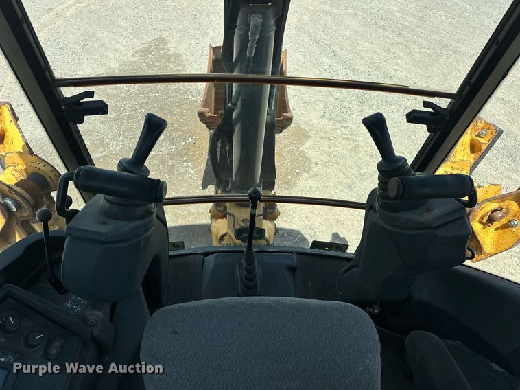 image for item EJ8680 2008 John Deere 310SJ backhoe