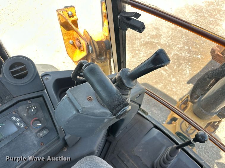 image for item EJ8680 2008 John Deere 310SJ backhoe