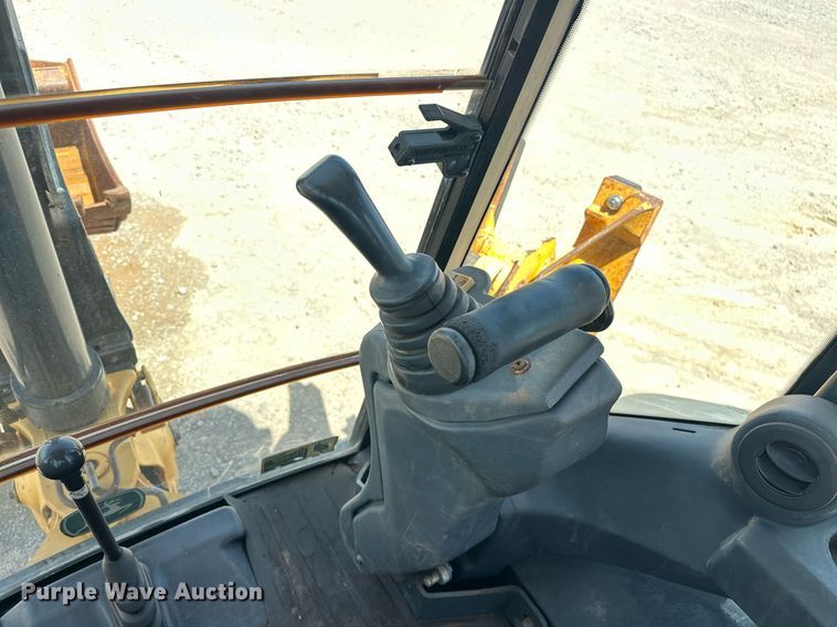 image for item EJ8680 2008 John Deere 310SJ backhoe