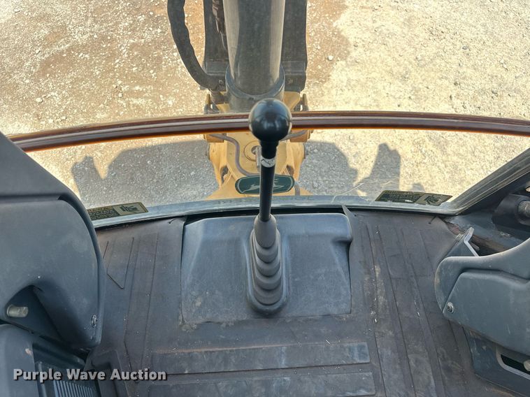 image for item EJ8680 2008 John Deere 310SJ backhoe