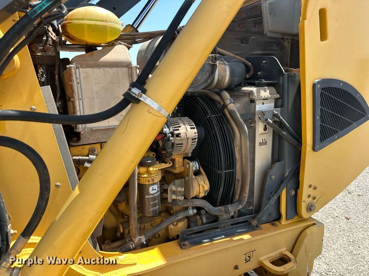 image for item EJ8680 2008 John Deere 310SJ backhoe