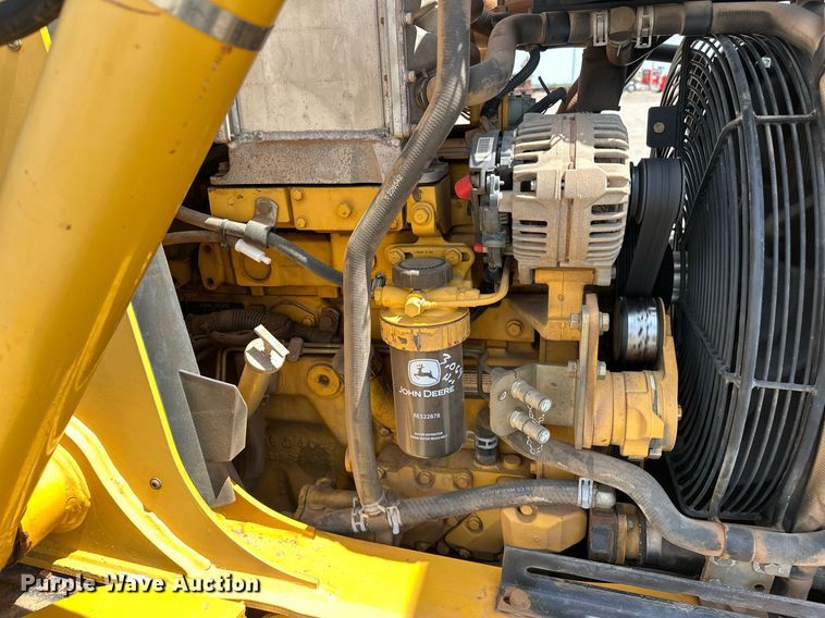 image for item EJ8680 2008 John Deere 310SJ backhoe