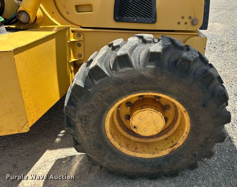 image for item EJ8680 2008 John Deere 310SJ backhoe