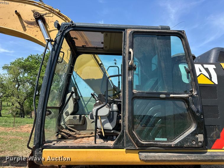image for item EJ8681 2013 Caterpillar 324EL excavator