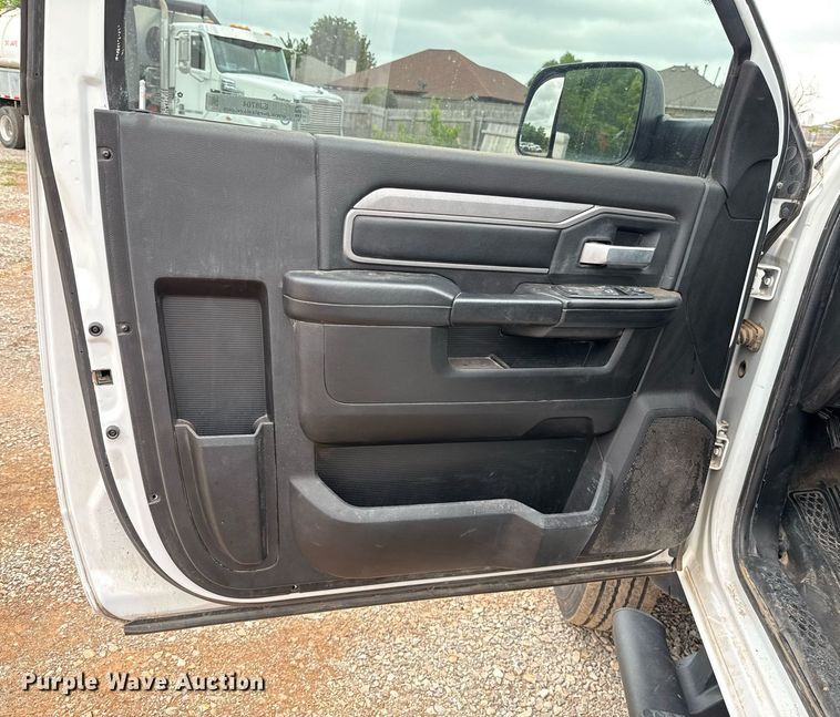 image for item EJ8704 2019 Dodge Ram 5500 utility / service truck