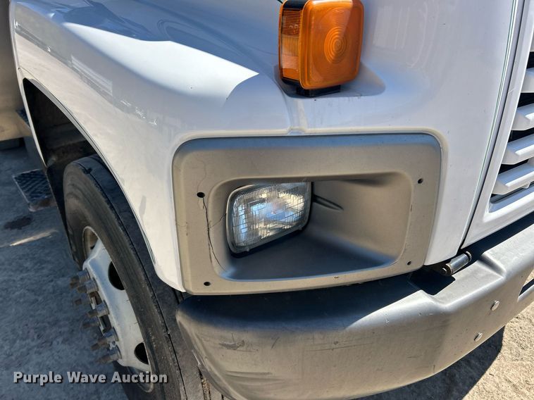 image for item EK2919 2006 Chevrolet C7500 utility / service truck