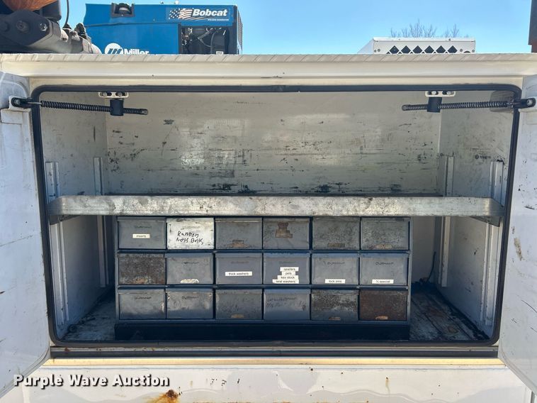 image for item EK2919 2006 Chevrolet C7500 utility / service truck