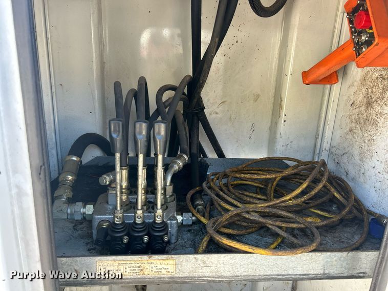 image for item EK2919 2006 Chevrolet C7500 utility / service truck