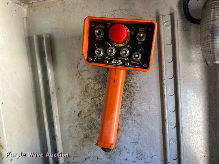 image for item EK2919 2006 Chevrolet C7500 utility / service truck