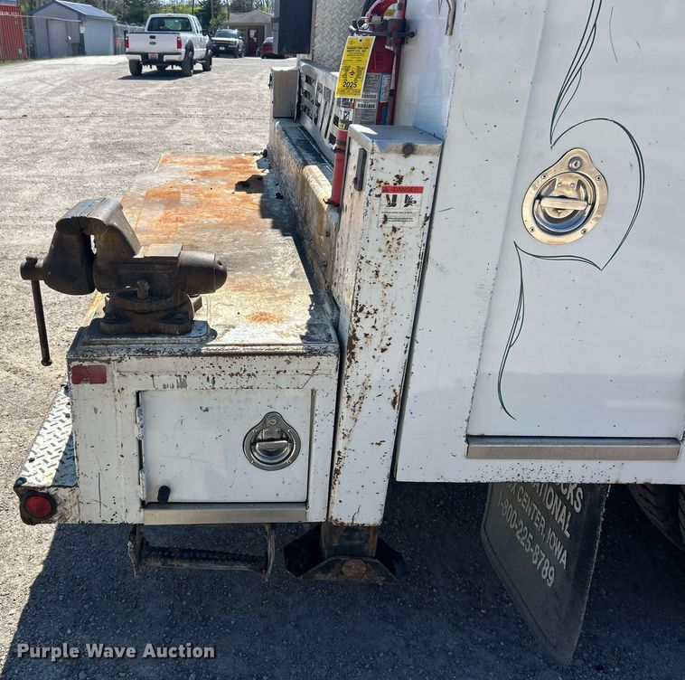 image for item EK2919 2006 Chevrolet C7500 utility / service truck