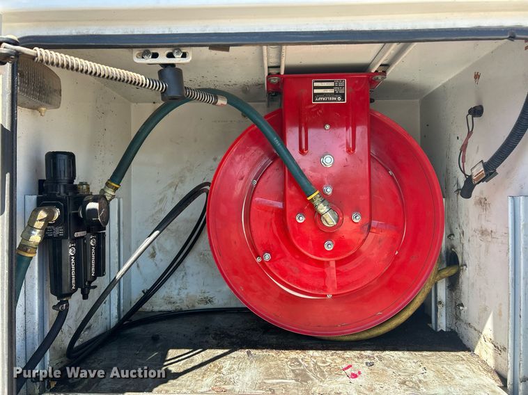 image for item EK2919 2006 Chevrolet C7500 utility / service truck