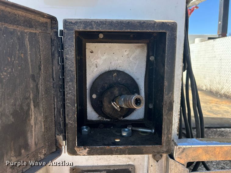 image for item EK2919 2006 Chevrolet C7500 utility / service truck