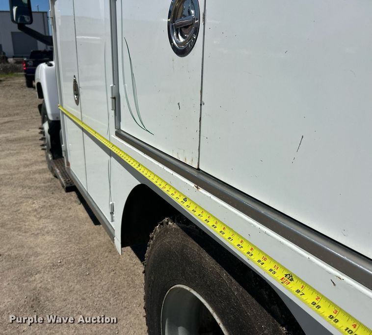 image for item EK2919 2006 Chevrolet C7500 utility / service truck