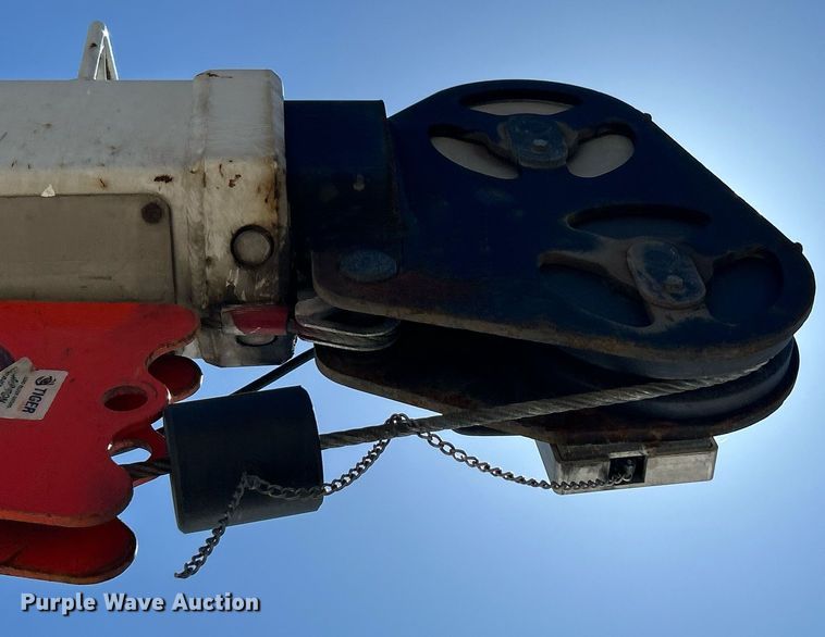 image for item EK2919 2006 Chevrolet C7500 utility / service truck