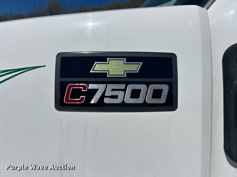 image for item EK2919 2006 Chevrolet C7500 utility / service truck