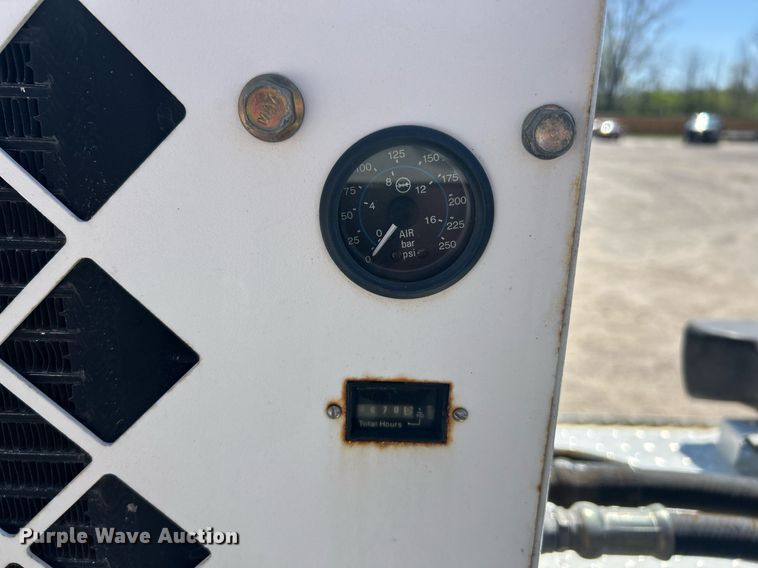 image for item EK2919 2006 Chevrolet C7500 utility / service truck