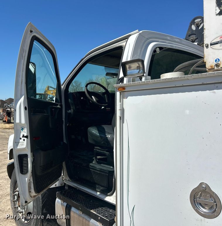 image for item EK2919 2006 Chevrolet C7500 utility / service truck