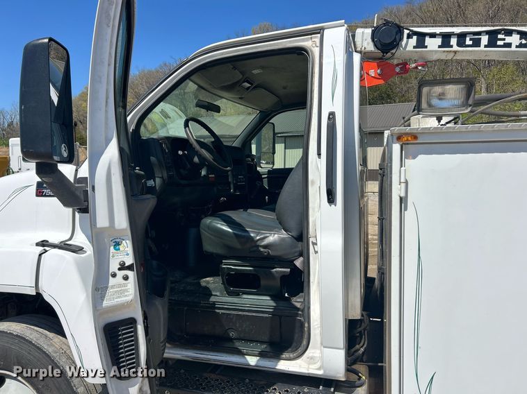 image for item EK2919 2006 Chevrolet C7500 utility / service truck
