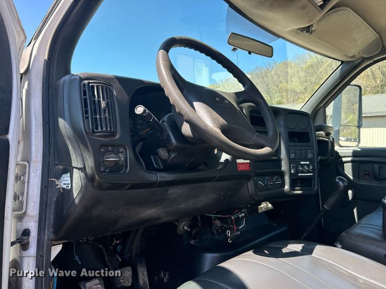 image for item EK2919 2006 Chevrolet C7500 utility / service truck