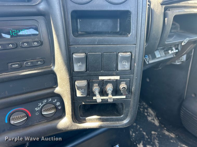 image for item EK2919 2006 Chevrolet C7500 utility / service truck