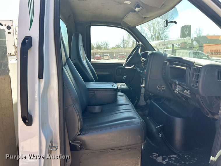 image for item EK2919 2006 Chevrolet C7500 utility / service truck