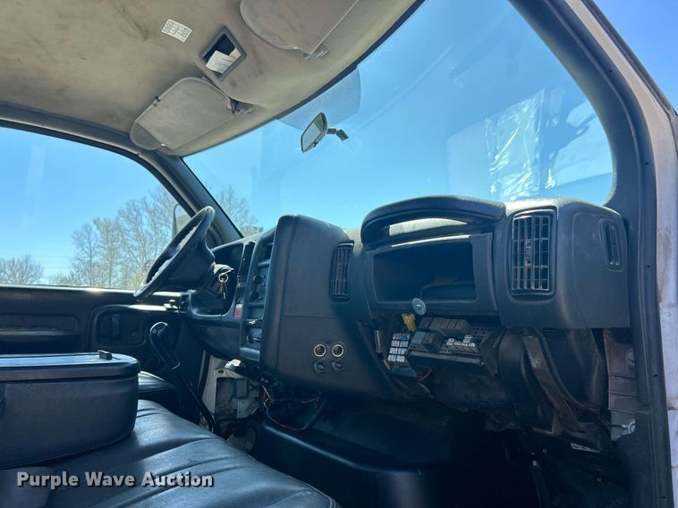 image for item EK2919 2006 Chevrolet C7500 utility / service truck