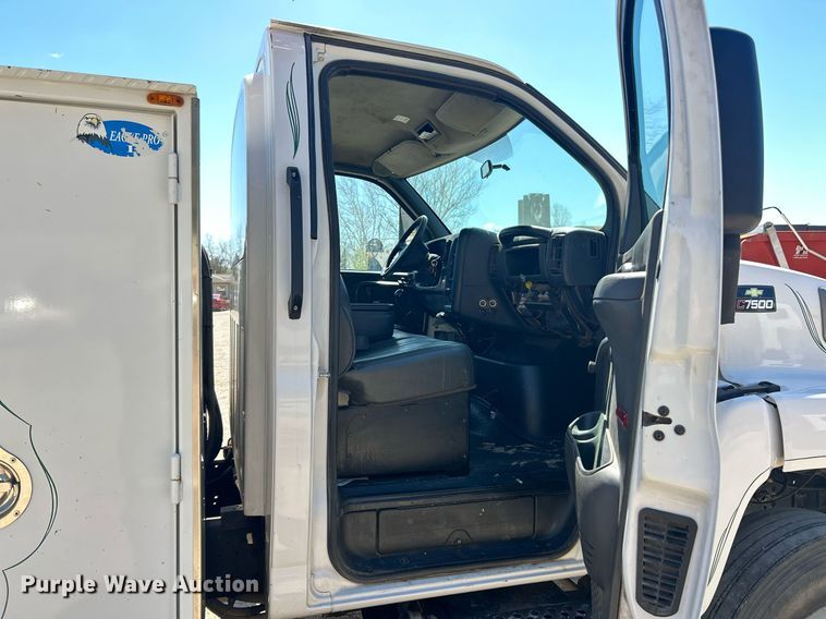 image for item EK2919 2006 Chevrolet C7500 utility / service truck