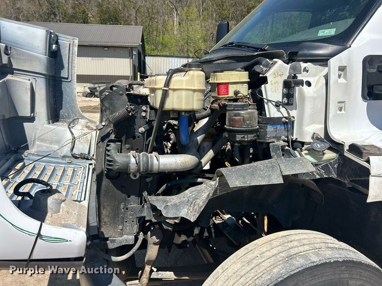 image for item EK2919 2006 Chevrolet C7500 utility / service truck