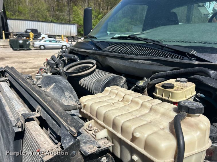 image for item EK2919 2006 Chevrolet C7500 utility / service truck