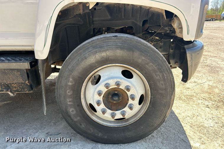 image for item EK2919 2006 Chevrolet C7500 utility / service truck