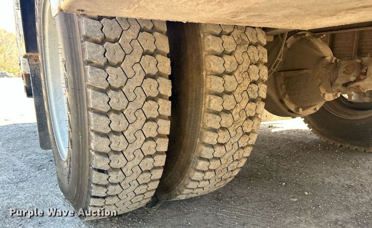 image for item EK2919 2006 Chevrolet C7500 utility / service truck