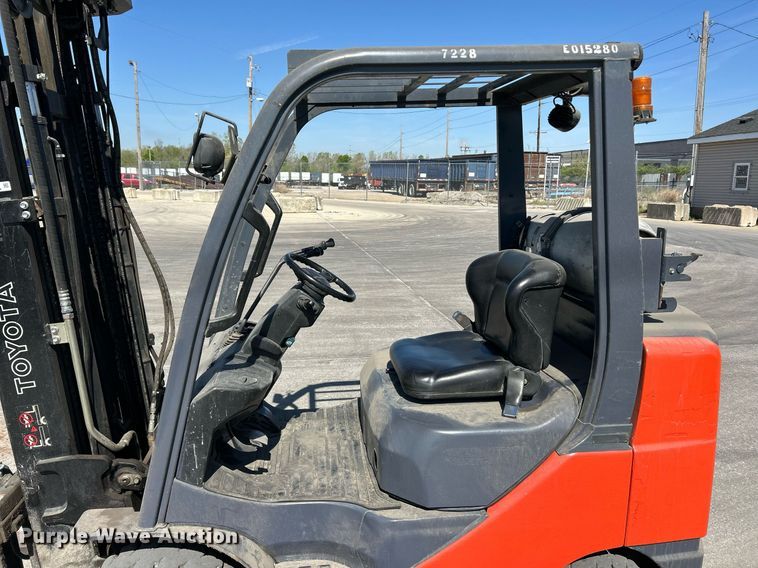 image for item EK2923 Toyota 8FGU30 forklift
