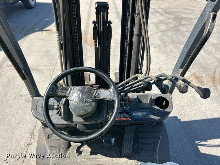 image for item EK2923 Toyota 8FGU30 forklift