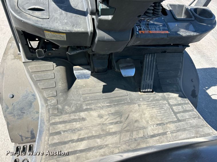 image for item EK2924 Toyota 8FGU30 forklift