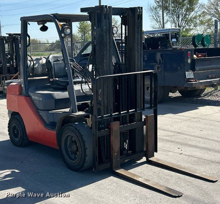 image for item EK2926 Toyota 8FGU30 forklift