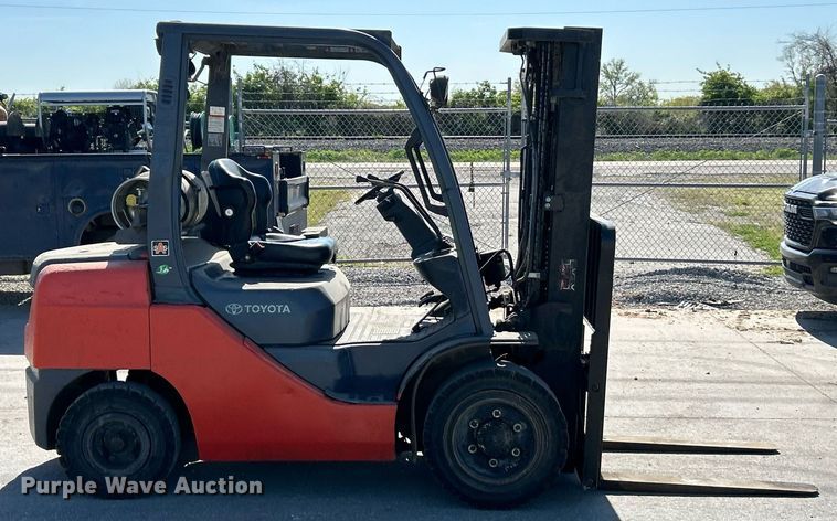 image for item EK2926 Toyota 8FGU30 forklift