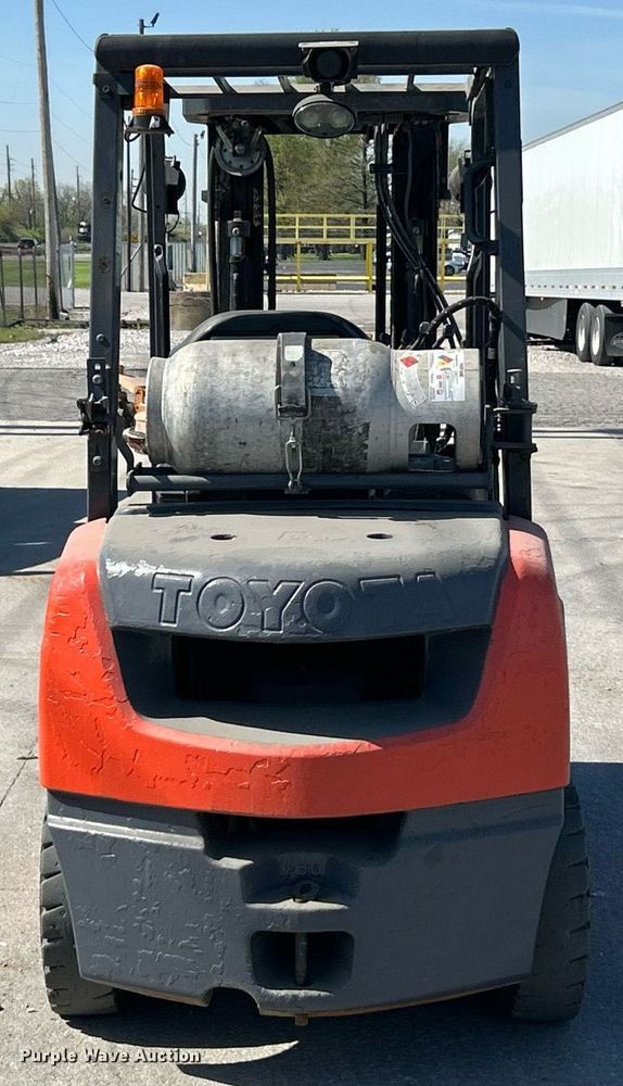 image for item EK2926 Toyota 8FGU30 forklift