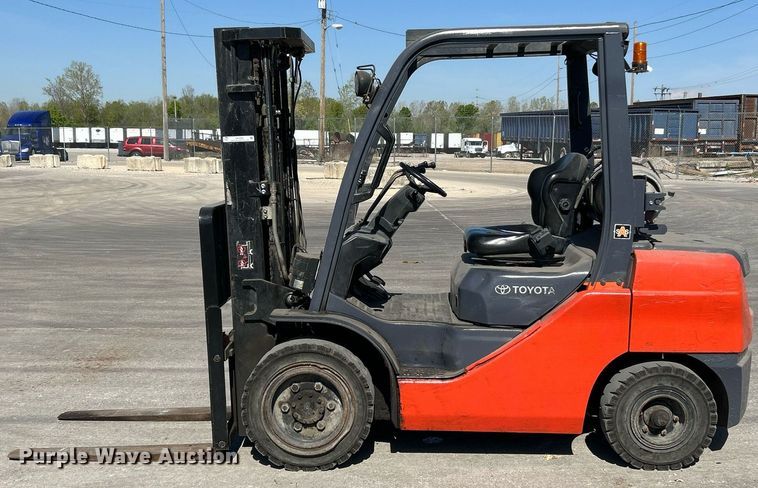 image for item EK2926 Toyota 8FGU30 forklift