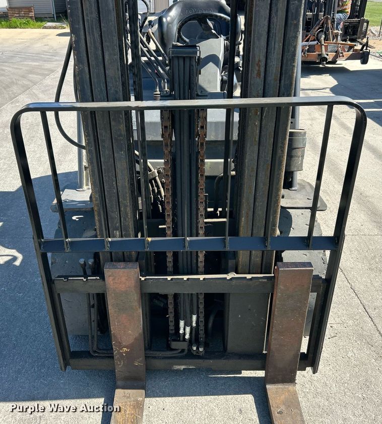 image for item EK2926 Toyota 8FGU30 forklift